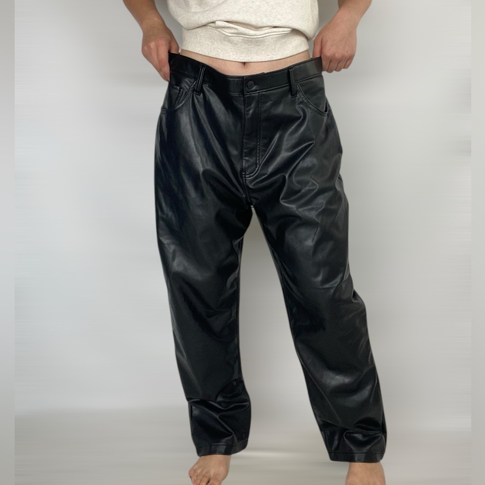 ABERCROMBIE & FITCH The 90s Straight Ultra High Rise Faux Leather Pants
